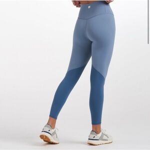 Vuori Color Block Studio Leggings Cloud Blue VW460 Women's Size Large 26” Inseam